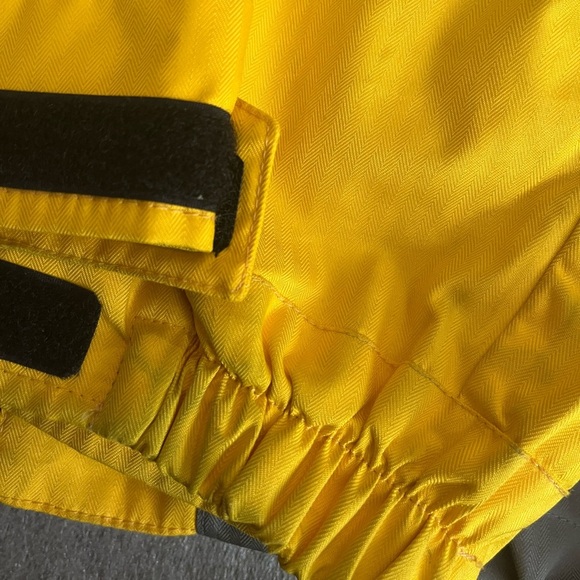 [M]Analog Freedom Ski Snowboard Jacket in Yellow and Gray - Picture 8 of 10